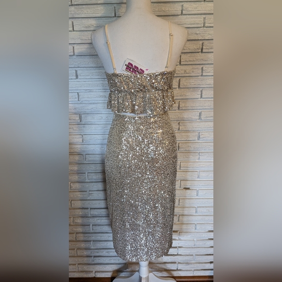 Sequined two-piece skirt and crop top size small - Picture 5 of 9